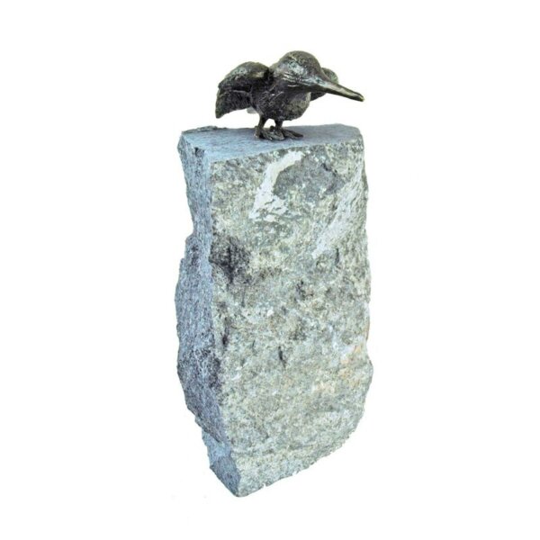Rottenecker Bronzefigur Eisvogel Flügel offen auf Granit
