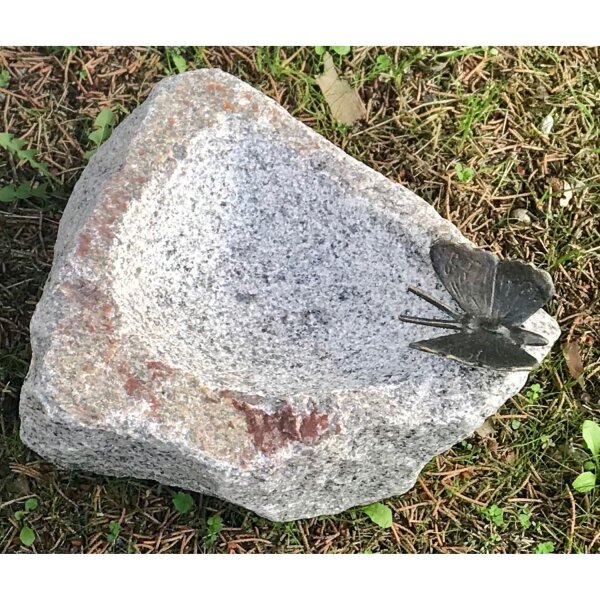 Rottenecker Insektentränke aus Naturstein mit Schmetterling
